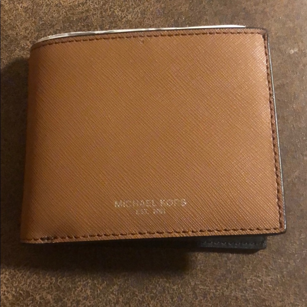 Men’s brown fold wallet